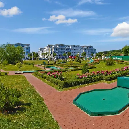 Family Complex In Lägenhet *