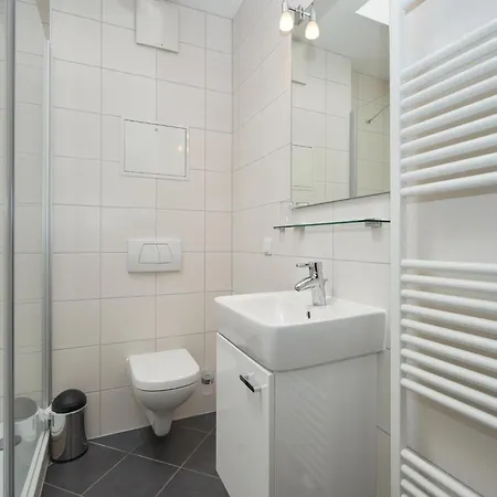 Family Complex In Lägenhet *