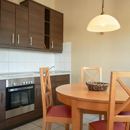 Family Complex In Lägenhet *